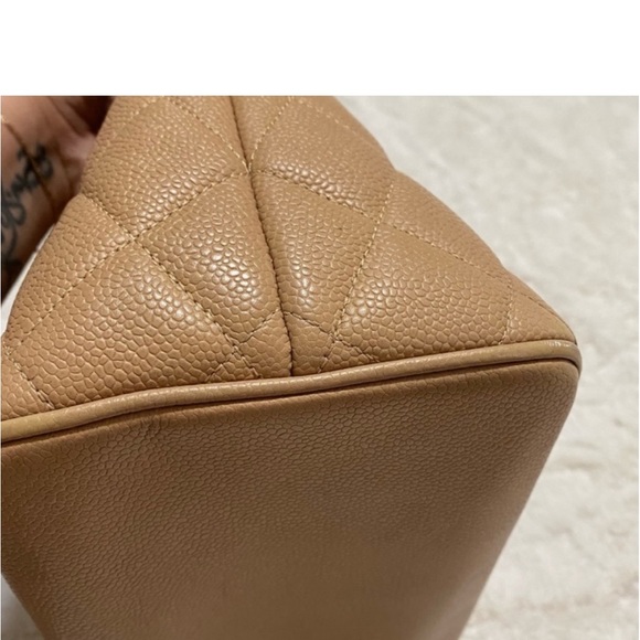 Chanel medallion tote tan leather - Picture 5 of 12